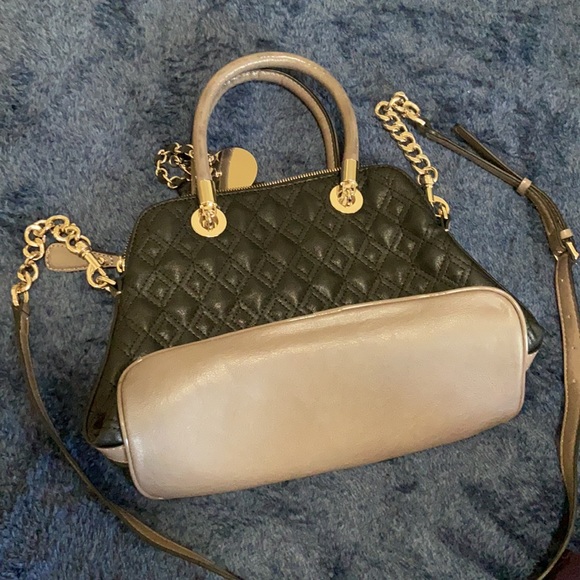 EUC Guess purse - Picture 3 of 3